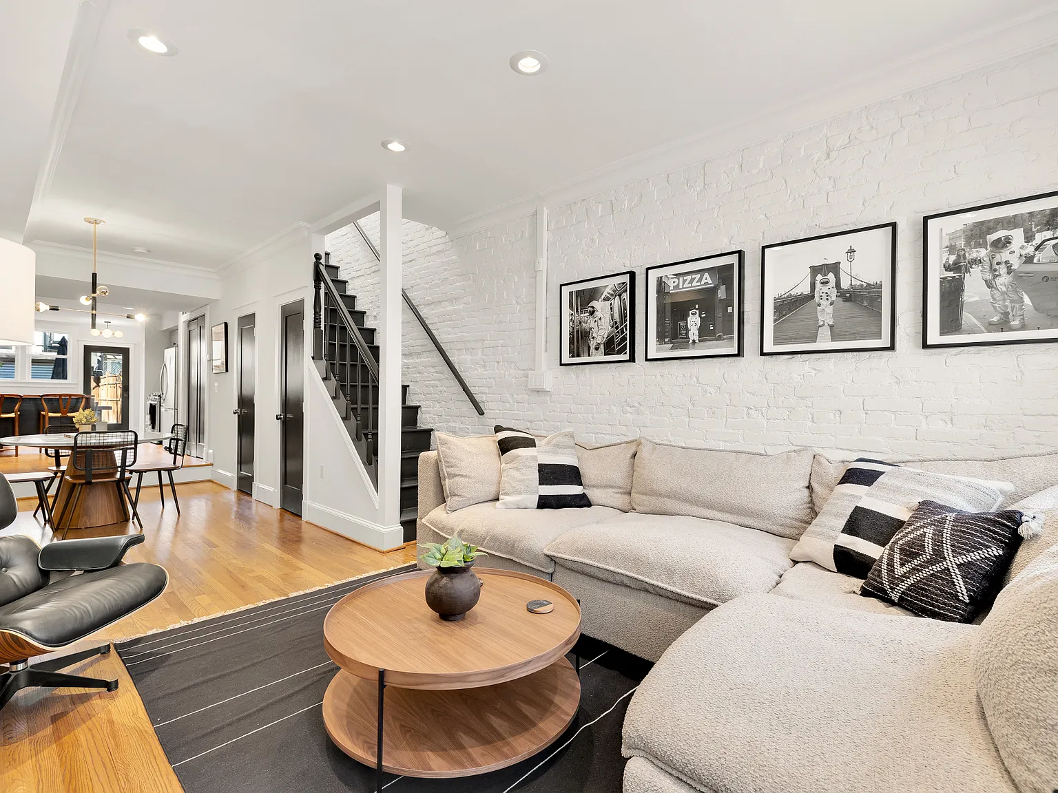 2 bed, 1127 sqft, $4,495 — Photo 2