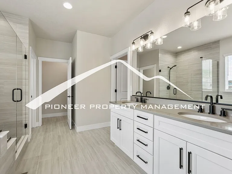 2398 Merlot Dr — Photo 15