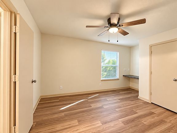 5th image of 613 Bernard St APT 1
