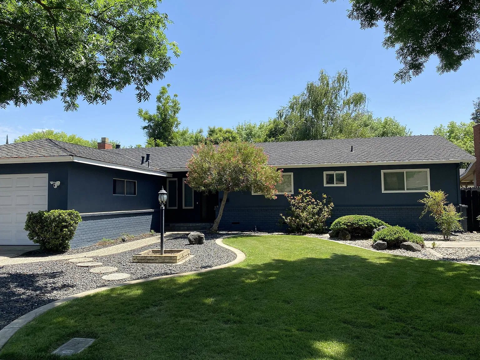 4 bed, 1947 sqft, $2,700 — Photo 1