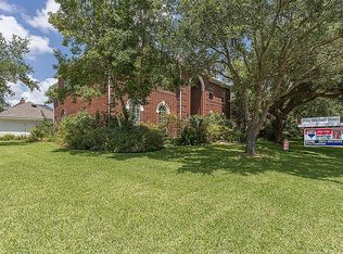 1801 Brookside Dr, Friendswood, TX 77546