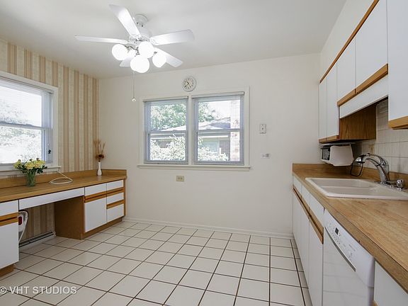 3rd image of 414 Vassar Ln