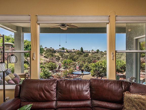 3rd image of 2405 Cody Ct
