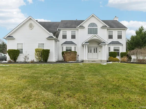39 Island Trail, Mount Sinai, NY 11766