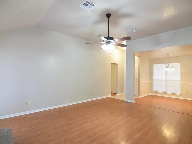 807 Hartrick Cir — Photo 11