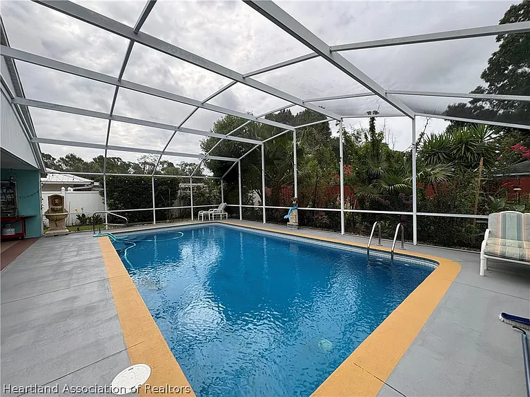 407 Maravilla Ave — Photo 21