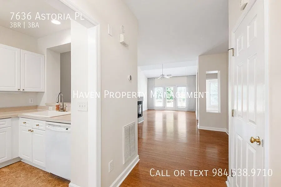 Lovely 3-Bedroom Townhome in Fantastic Raleigh Location! — Photo 4