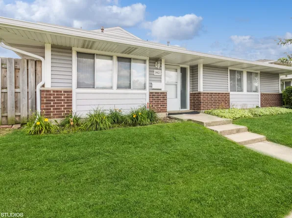 1401 Fremont Dr #101, Hanover Park, IL 60133