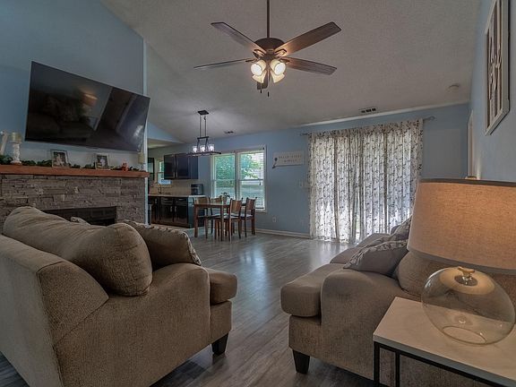3rd image of 5717 Lincoln Pointe Blvd