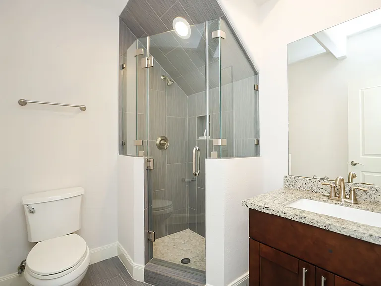2212 Stuart St — Photo 9