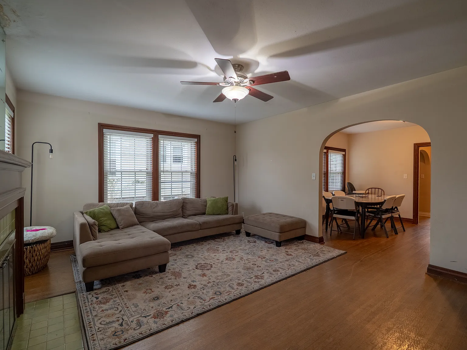 4 bed, 2.5 bath, 2400 sqft, $2,000 — Photo 3
