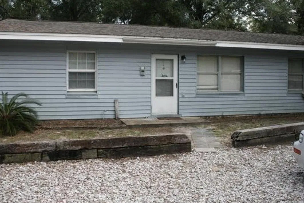 2 bed, 700 sqft, $1,200 — Photo 1