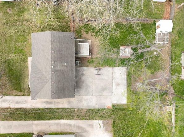 406 Allen St, Buckner, MO 64016