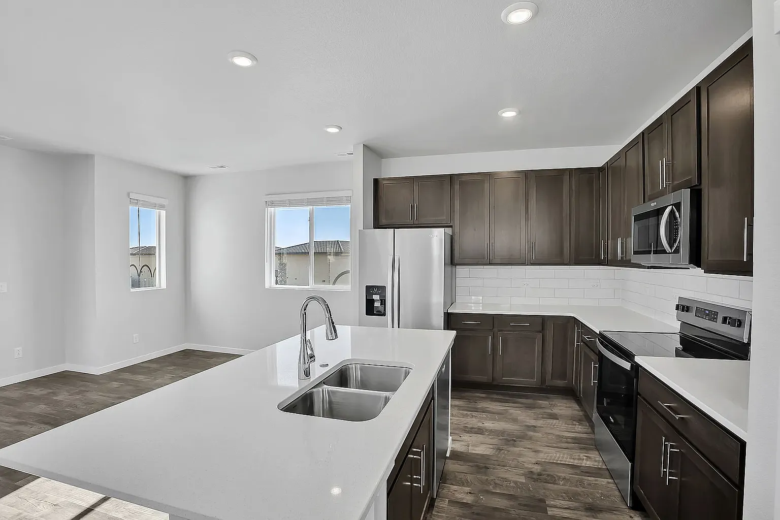 3 bed, 1409 sqft, $2,450 — Photo 3