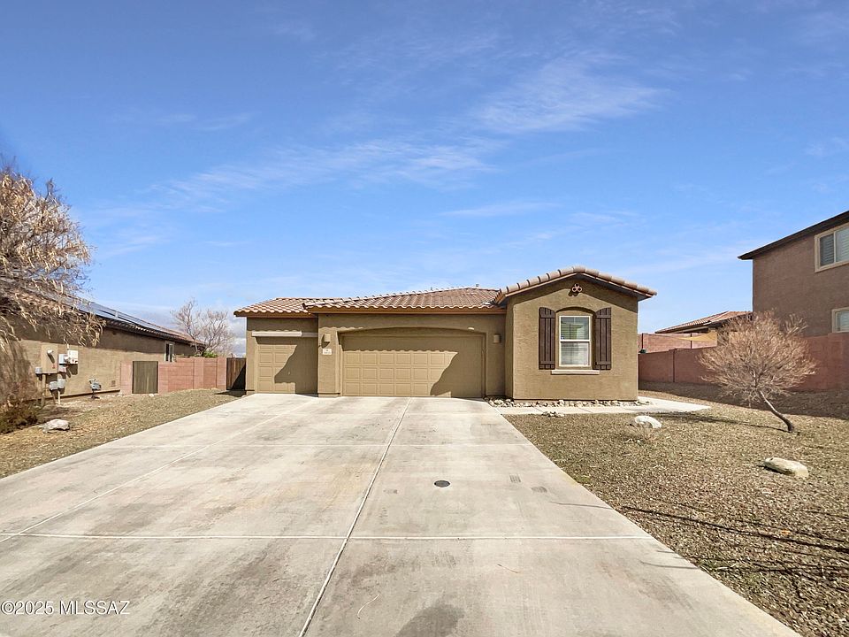 1st image of 58834 E Branding Iron Ct