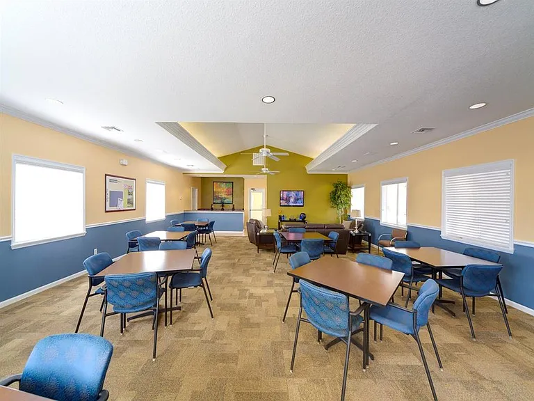 Holly Cove Apartments — Photo 8