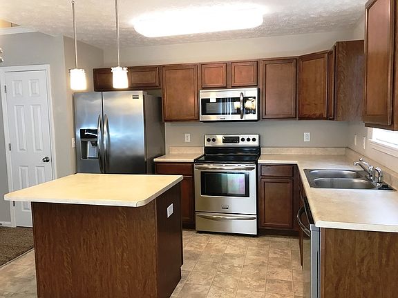 2nd image of 2913 Remington Dr