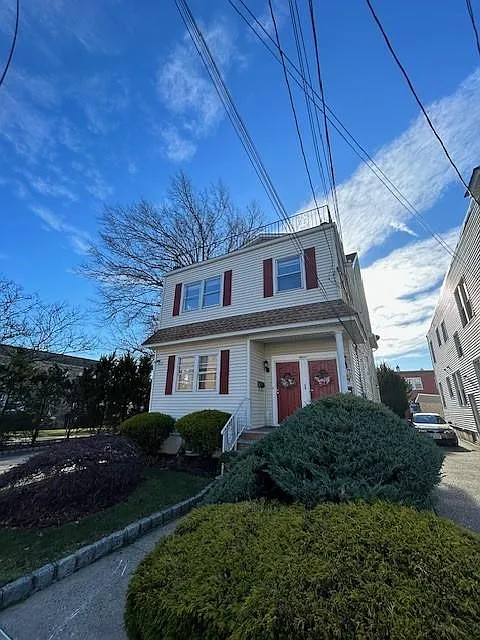 3 bed, 992 sqft, $2,850 — Photo 1