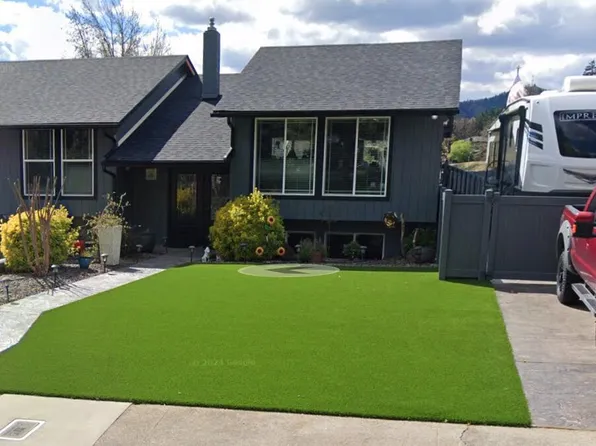 1430 NE 10th St, Grants Pass, OR 97526