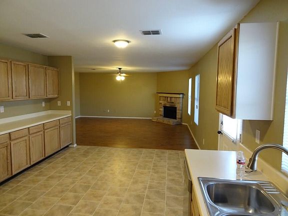 5th image of 604 Claiborn Ln
