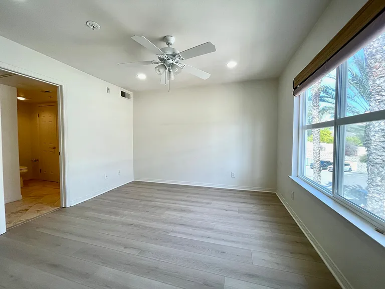 100 N River Cir N #304 — Photo 13