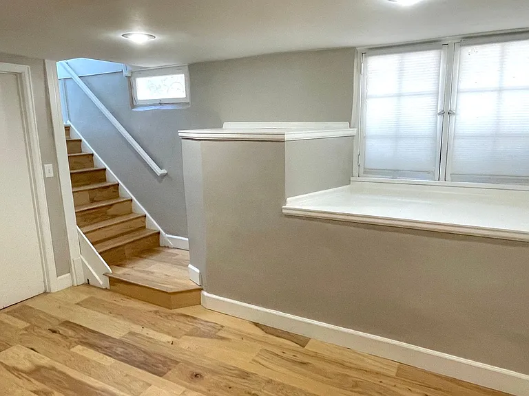 2411 W Woodlawn Ave — Photo 16