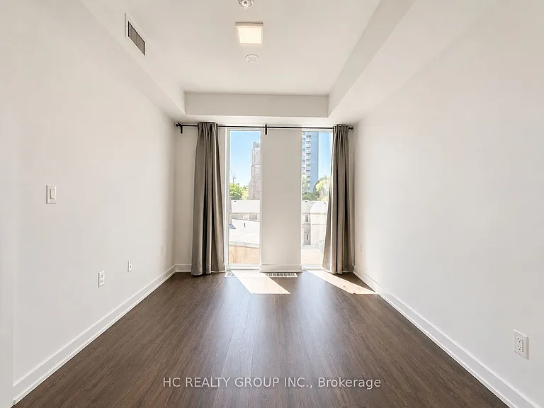 50 McCaul St #315 — Photo 11