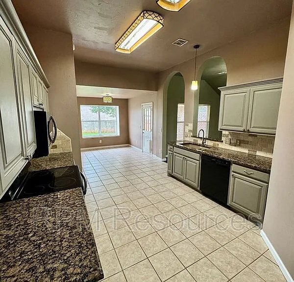 8205 NW 83rd Ter — Photo 10