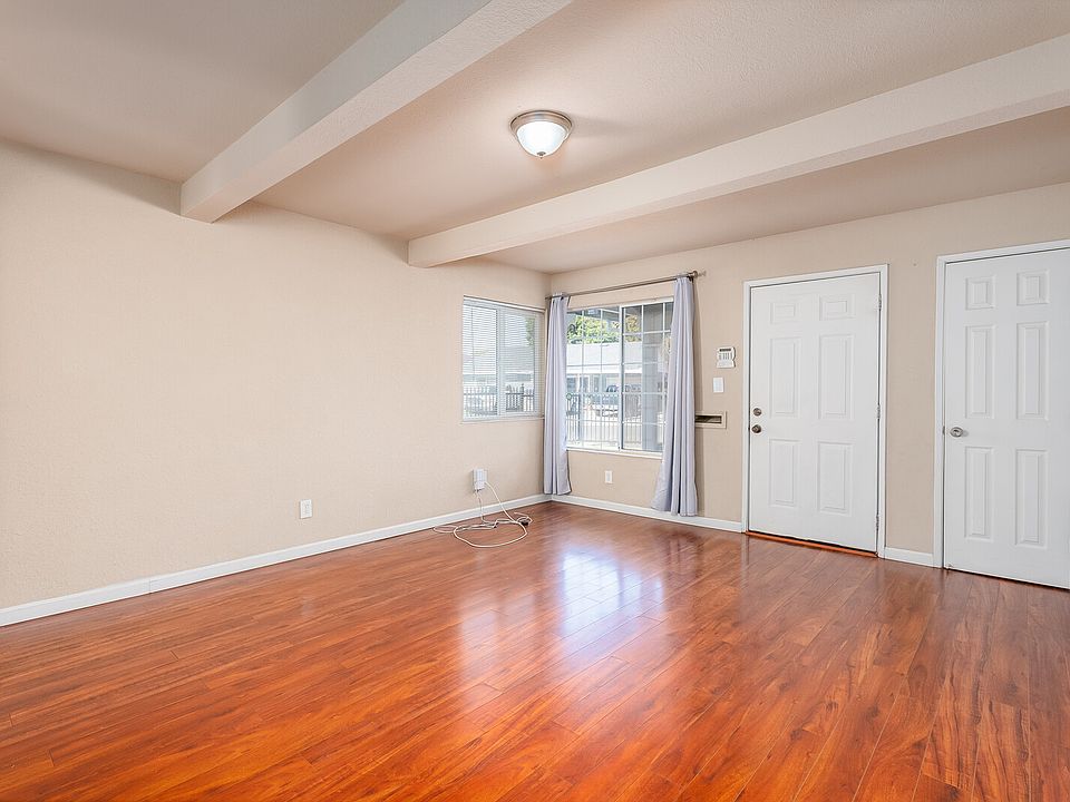 1st image of 290 Lindley Dr