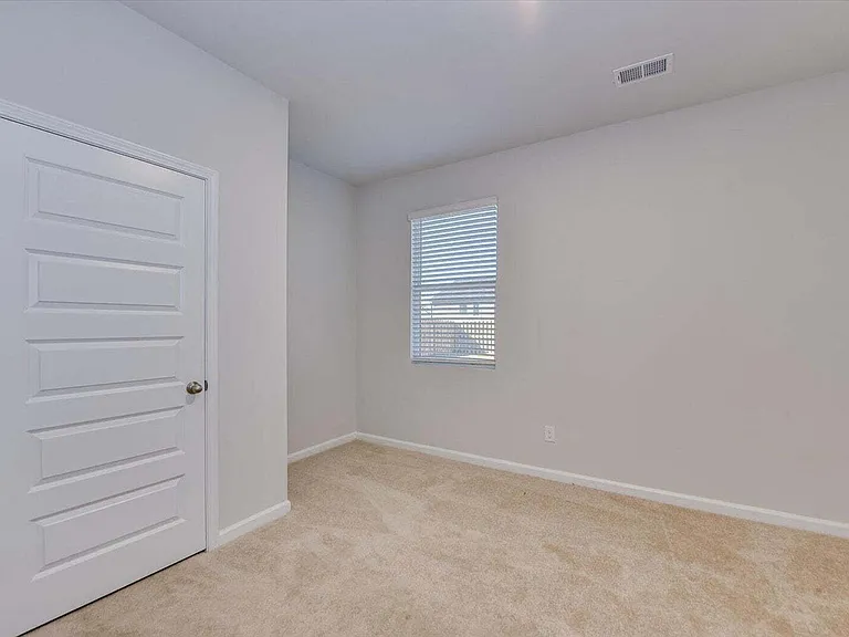 433 Whitby Ct — Photo 14