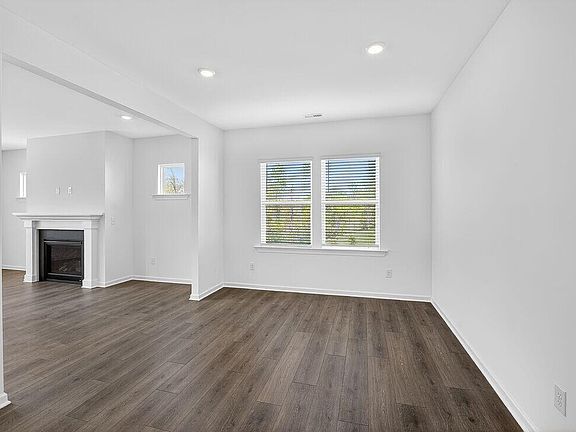 5th image of 820 Junto St