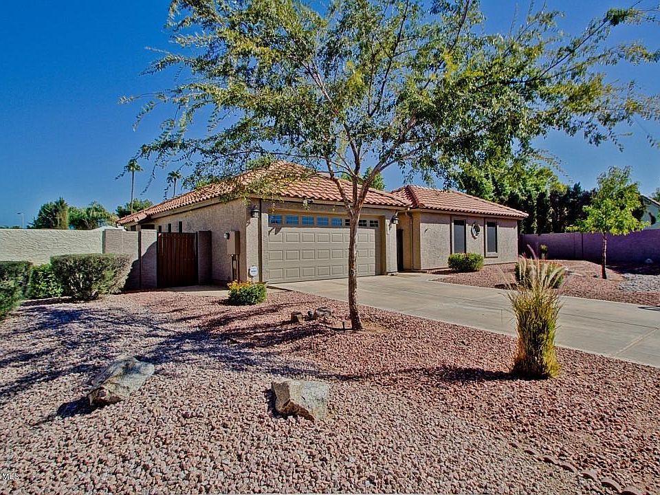 1st image of 1916 E Palomino Dr