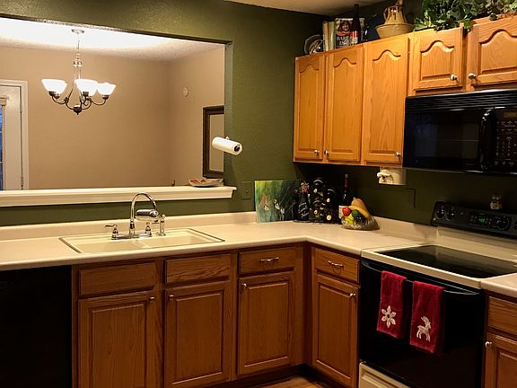 Nice size kitchen 