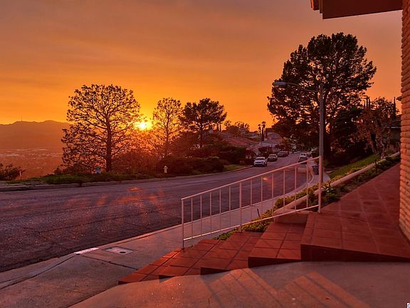 3rd image of 331 Wonderview Dr