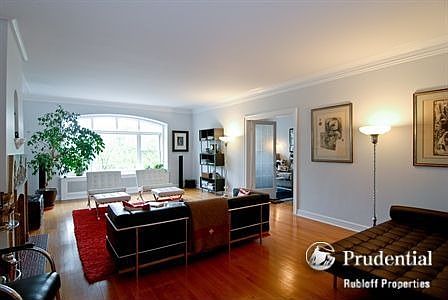 3rd image of 2130 N Lincoln Park W APT 3S