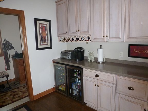 Beverage center in Kitchen