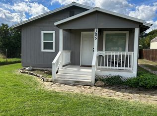 305 Clayton St, Plains, MT 59859