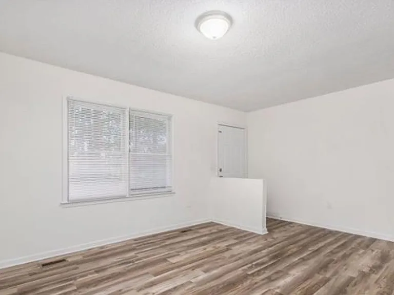 1816 Azalea Ave — Photo 2