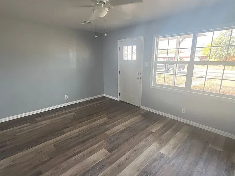 3003 Curtis DR — Photo 1