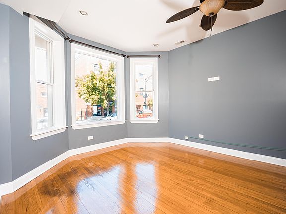 4th image of 2943 W Montrose Ave #1