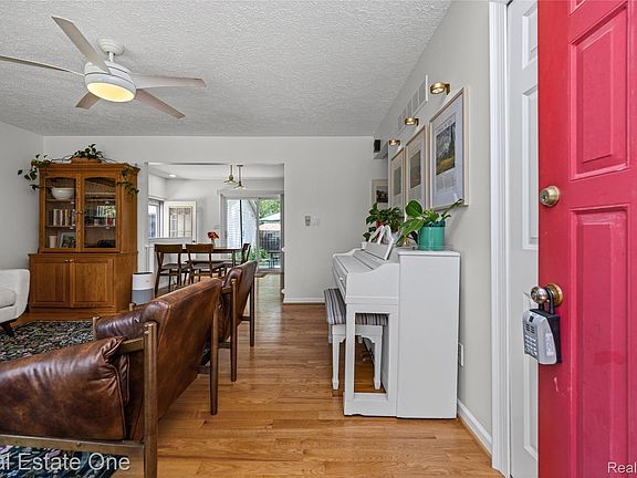 5th image of 541 Curzon Rd