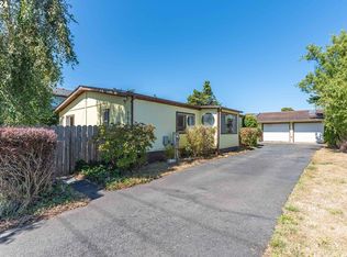 737 11th St SE, Bandon, OR 97411