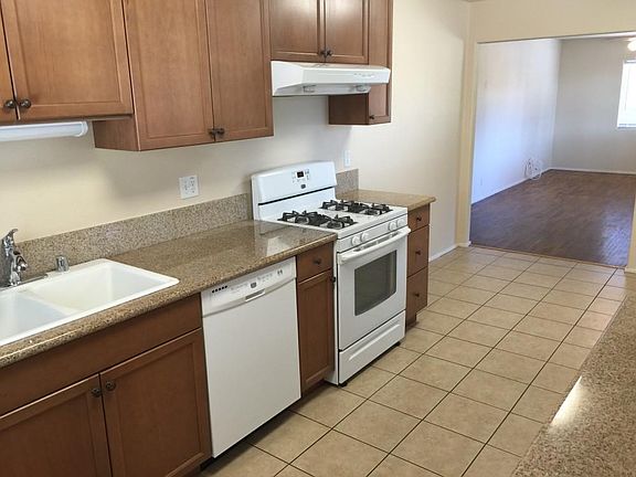 3rd image of 5559 E Garland Ave
