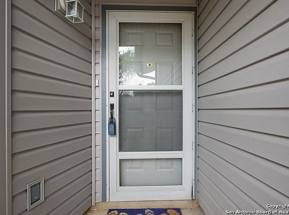 3rd image of 9815 Cascade Valley St