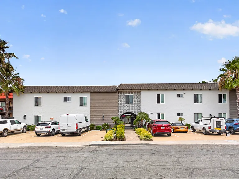 Casa Grande Apartments — Photo 11
