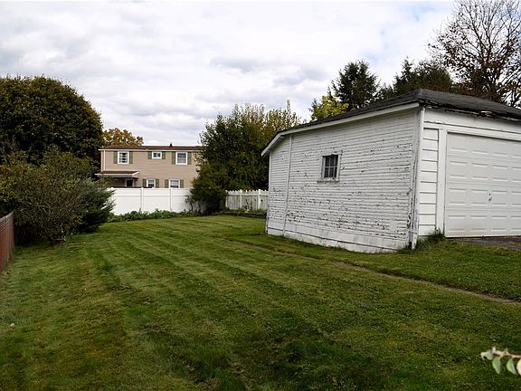3rd image of 1116 Montana Ave