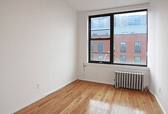 3rd image of 23 Meserole St APT 3L