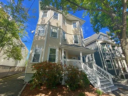 Macarthur St