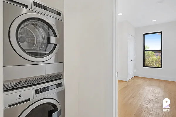 Rented by REZI | media 13