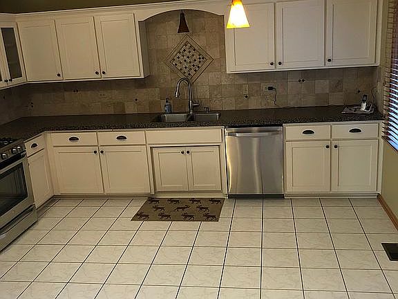 3rd image of 7907 Richardson Ln